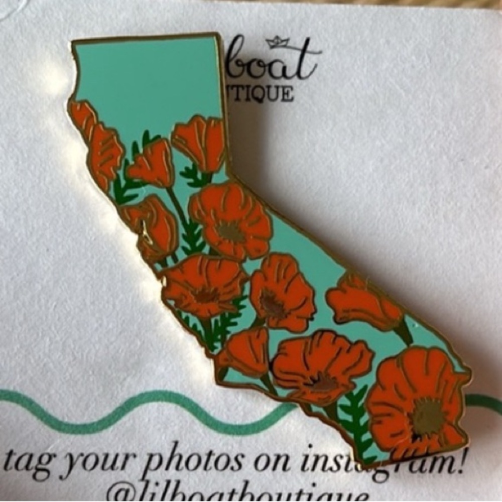 ♥️… Lil Boat Boutique California Pin